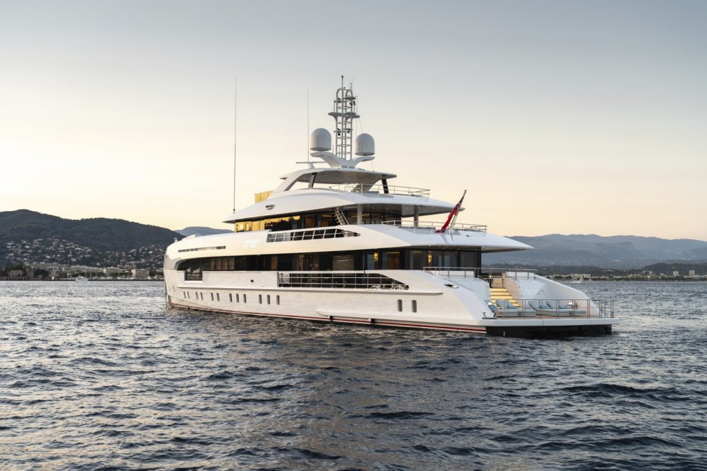 Heesen Orion: Superyate Híbrido de 50m que Redefine la Navegación de Lujo
