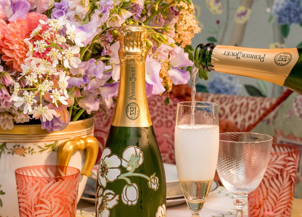 Annabel's y De Gournay: la instalación 'An English Summer Garden' transforma Berkeley Square