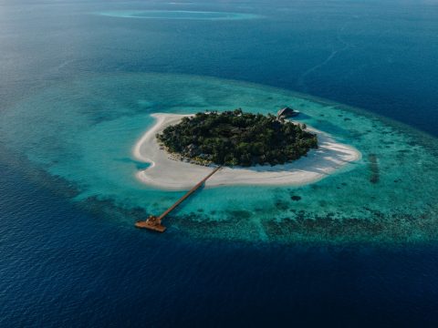 Banyan Tree Vabbinfaru: Renovación de Villas y Conservación Marina que Redefine el Lujo Sostenible